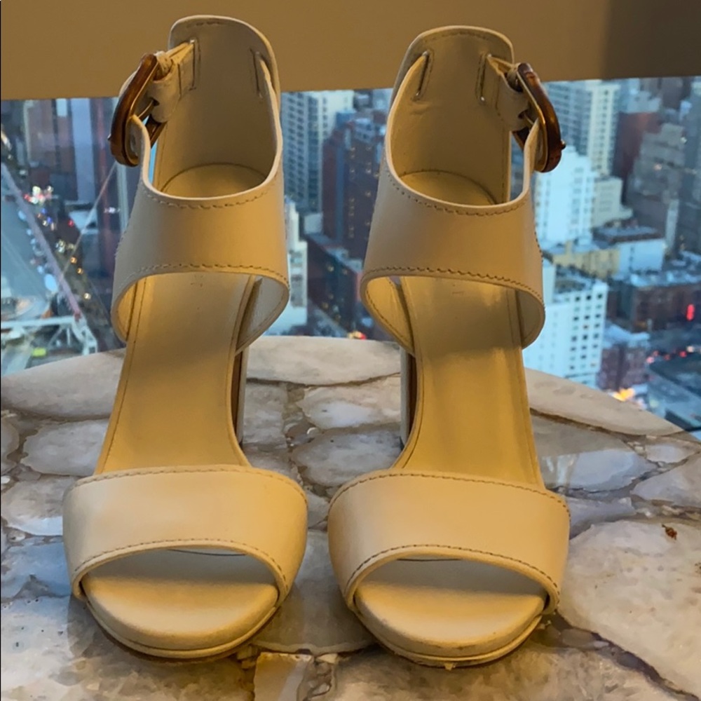 Gucci Lifford Leather Off White Sandal - Picture 7 of 9